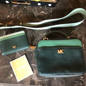 good condition Michael Kors Mini Bag & wallet set